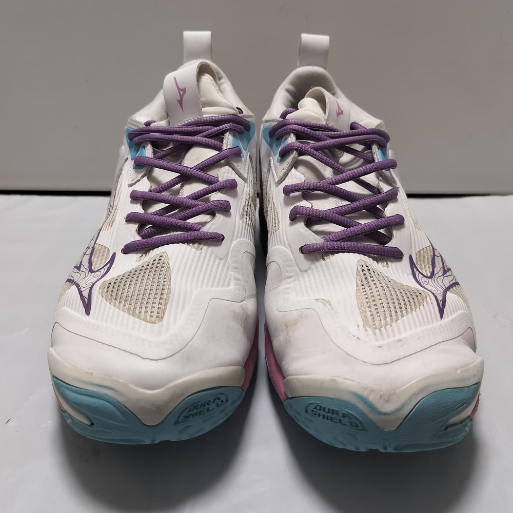 Mizuno Women's Wave Momentum 3 Volleyball Shoes. Size 10.5 Pre-owned